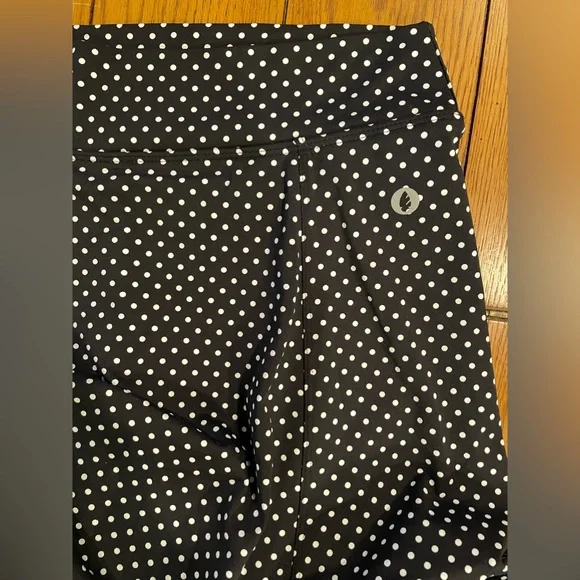 NWOT dona jo women’s ultimate skirt/skort,black polka dot color,size 3 XL